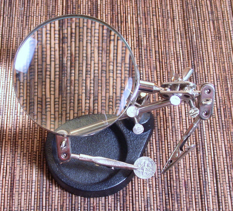 3rd hand, 2 jointed clips, BIG magnifier,  weighted base, parts tray - Romazone
