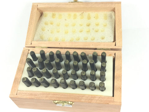 block letters 2 mm, Capitals and number, tool hardened steel, with wood case - Romazone