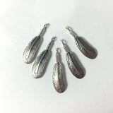 Round tip feather, sterling feather, tribal feather, silver feathers, 5 pack, approximately 30 mm with loop, naive style feather - Romazone